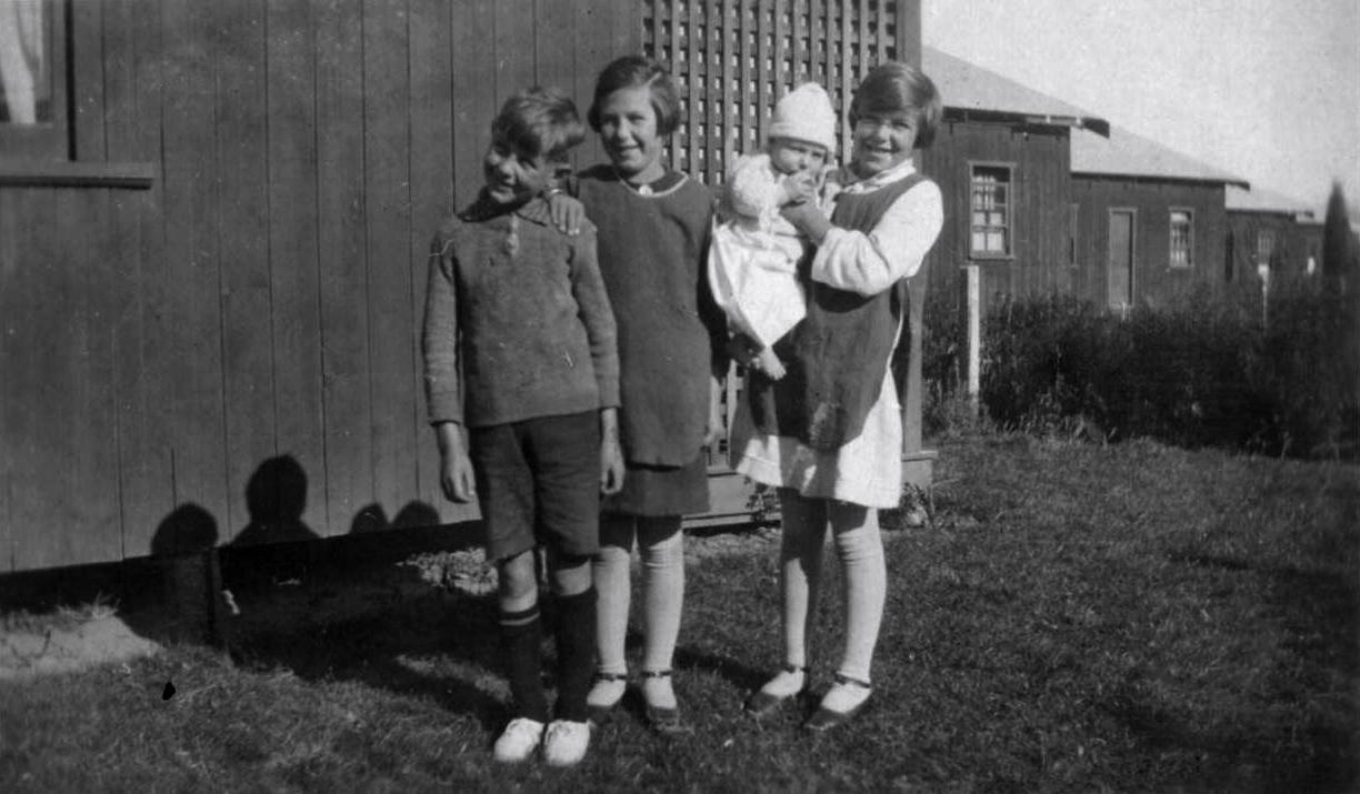 Saunders children at workers cottage