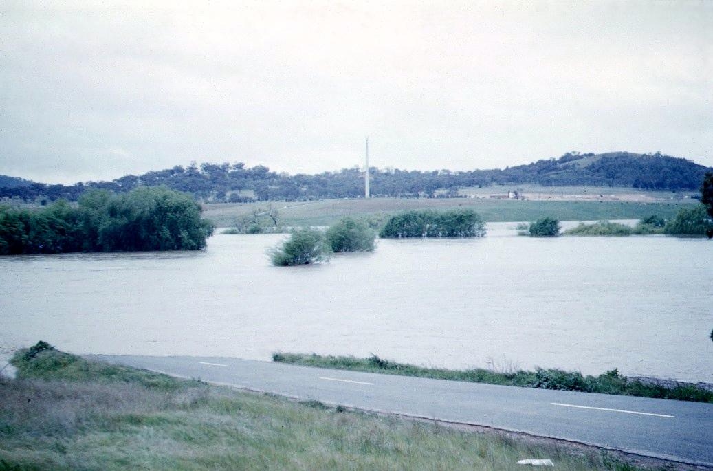 Molonglo in flood at Scott's Crossing (no. 2)