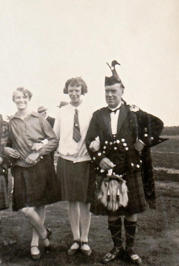 Georgina Ballantyne, Elsie Charters & Pipe Major Jack Ross at Highland Gathering