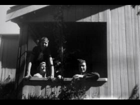 Helen, Christina & Eric Dunshea on verandah of Acton cottage No 4