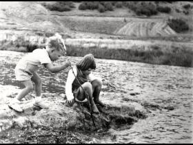 Children playing on banks of Molonglo River