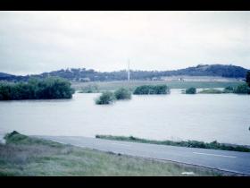Molonglo in flood at Scott's Crossing (no. 1) Molonglo in flood at Scott's Crossing (no. 1)